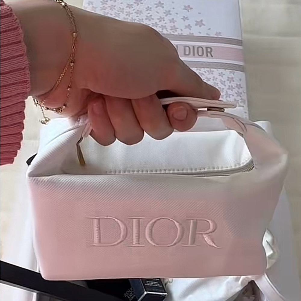 Dior White pouch 💗💗💗 - Picture 6 of 7